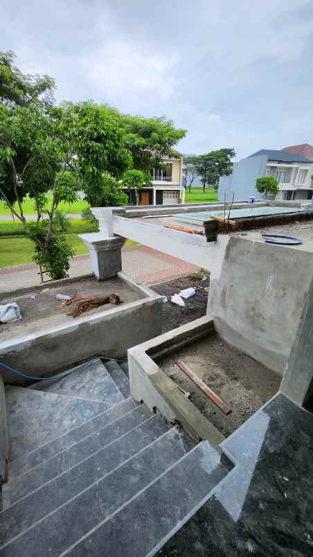 dijual rumah jalan north emerald mansion