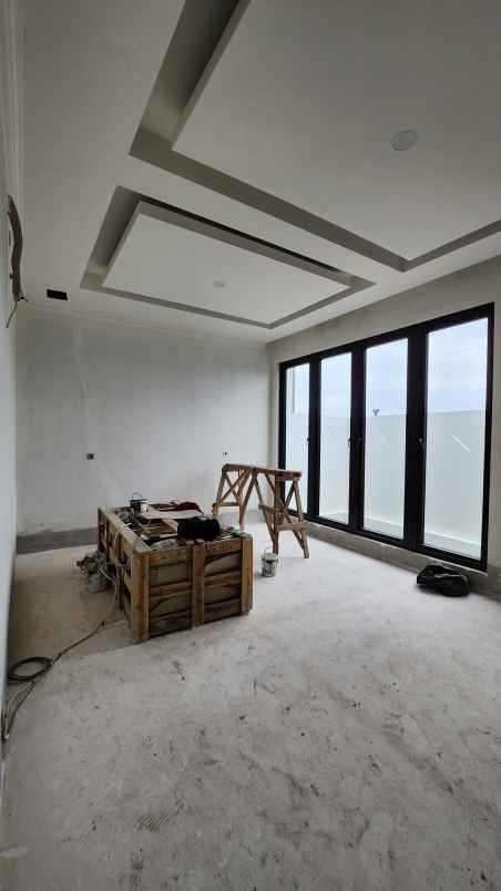 dijual rumah jalan north emerald mansion