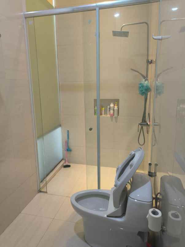 dijual rumah jalan pakuwon city