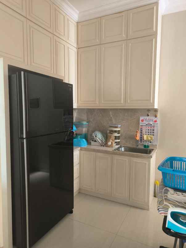 dijual rumah jalan pakuwon city