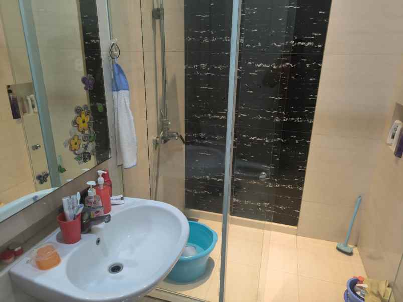 dijual rumah jalan pakuwon city