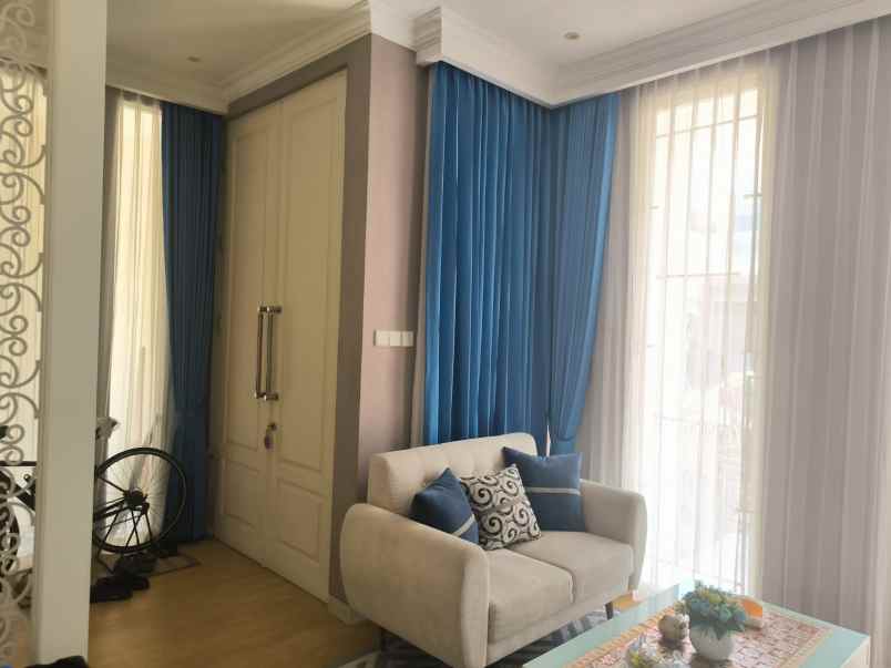 dijual rumah jalan pakuwon city