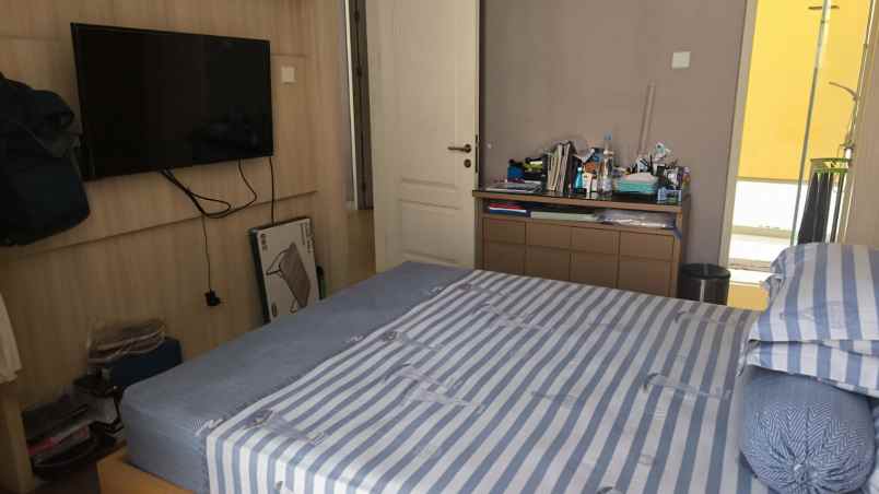 dijual rumah jalan pakuwon city