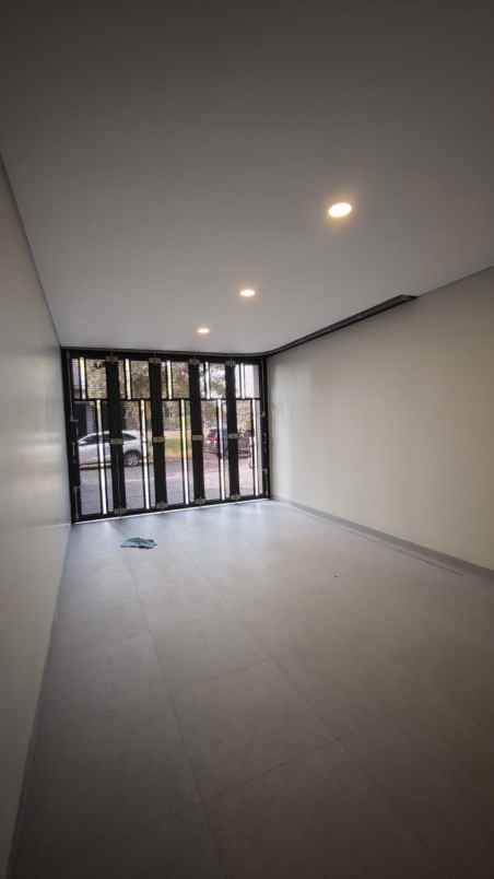 dijual rumah jalan pakuwon indah