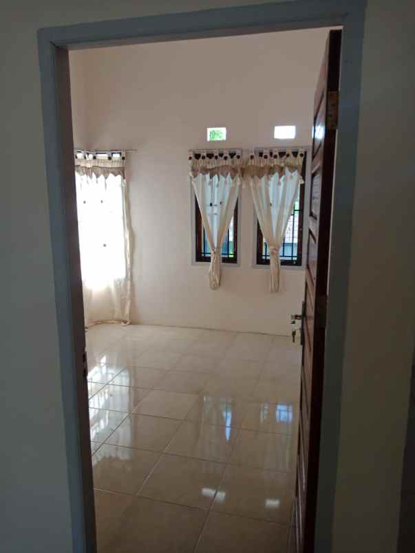 dijual rumah jalan parit haji mukhsin