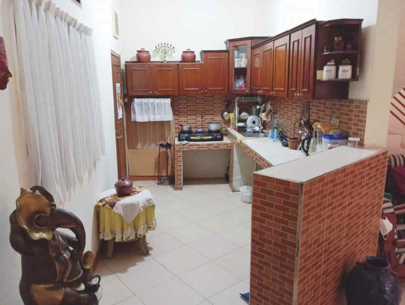 dijual rumah jalan permana