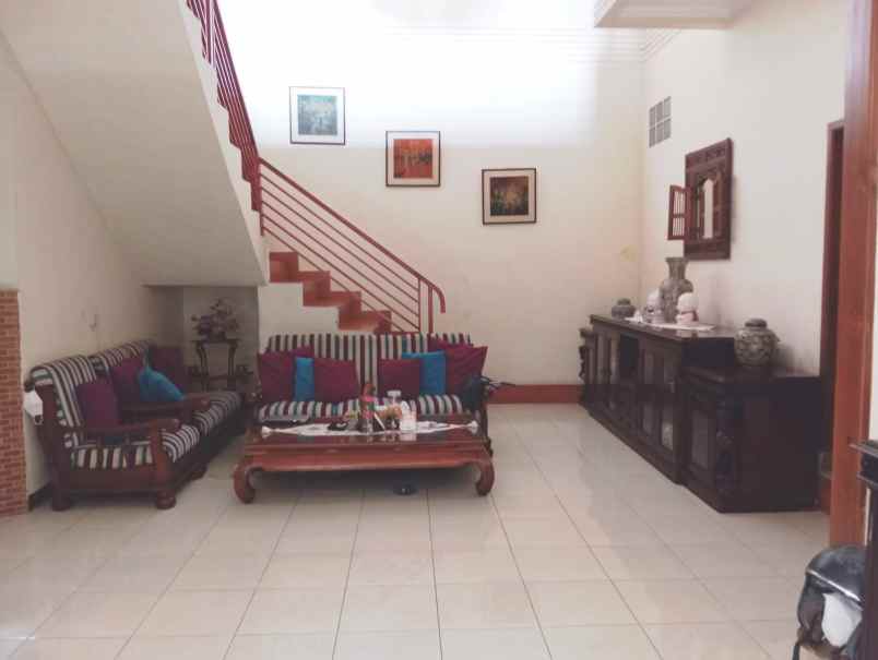 dijual rumah jalan permana