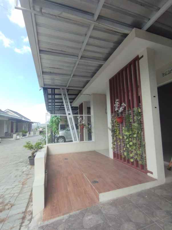 dijual rumah jalan pleret