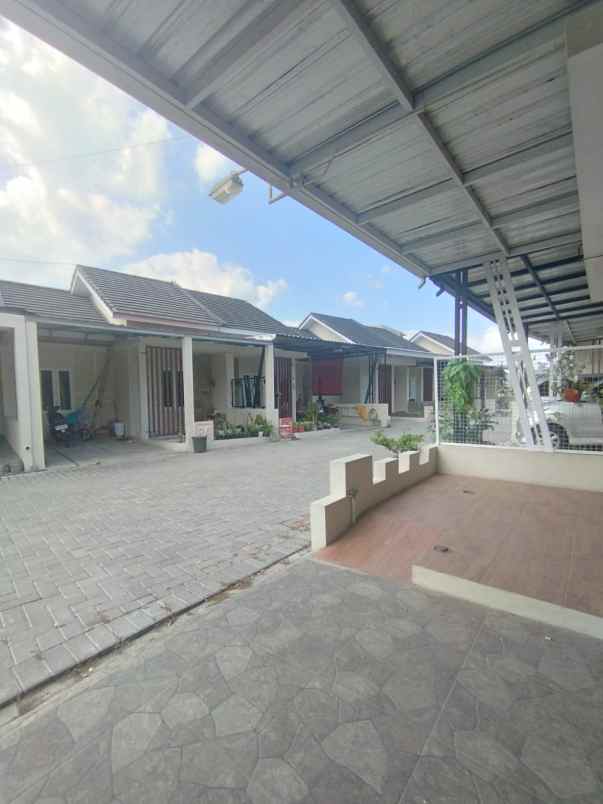 dijual rumah jalan pleret