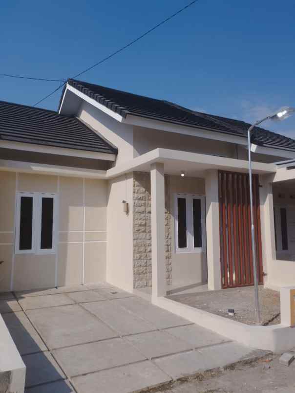 dijual rumah jalan pleret