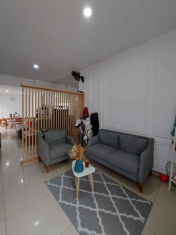 dijual rumah jalan raya bintaro sektor