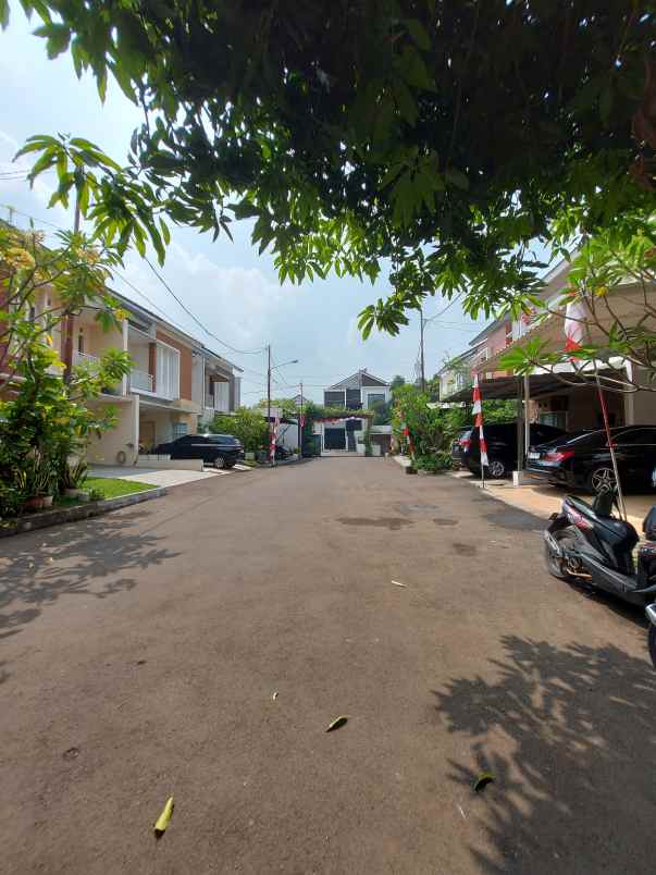 dijual rumah jalan raya bintaro sektor