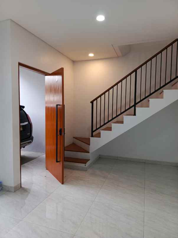 dijual rumah jalan raya cilandak kko