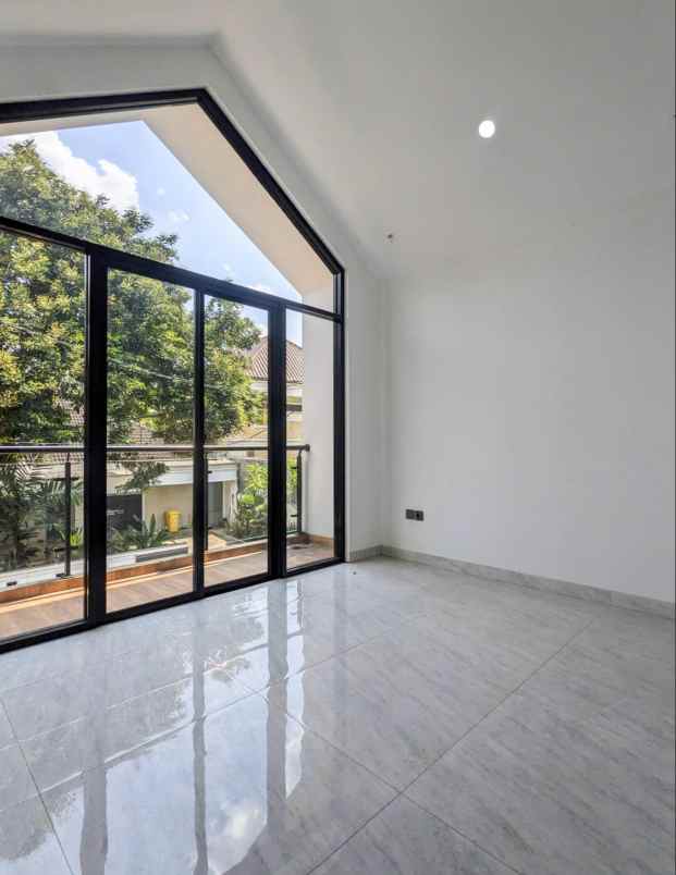 dijual rumah jalan raya cilandak kko