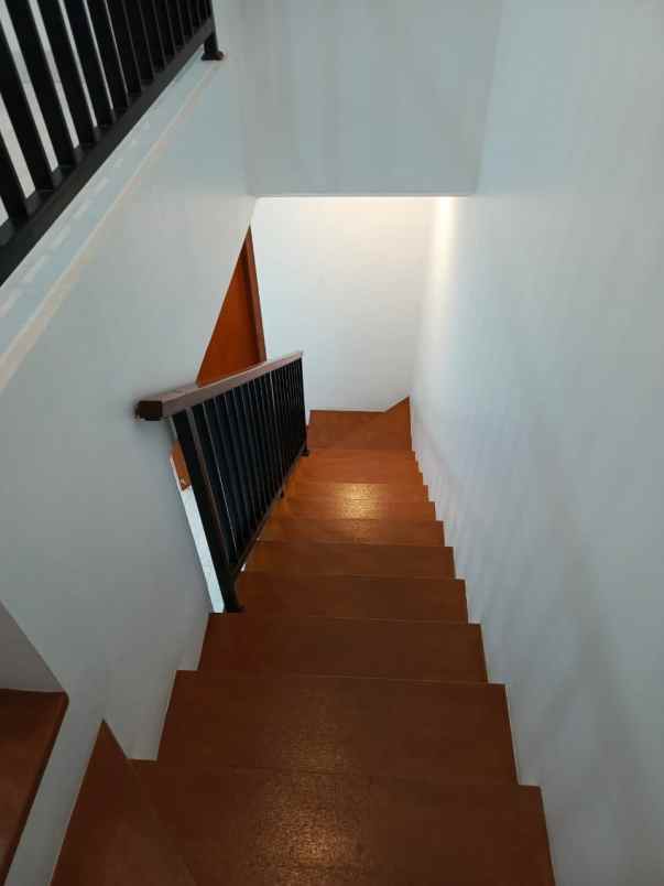 dijual rumah jalan raya cilandak kko