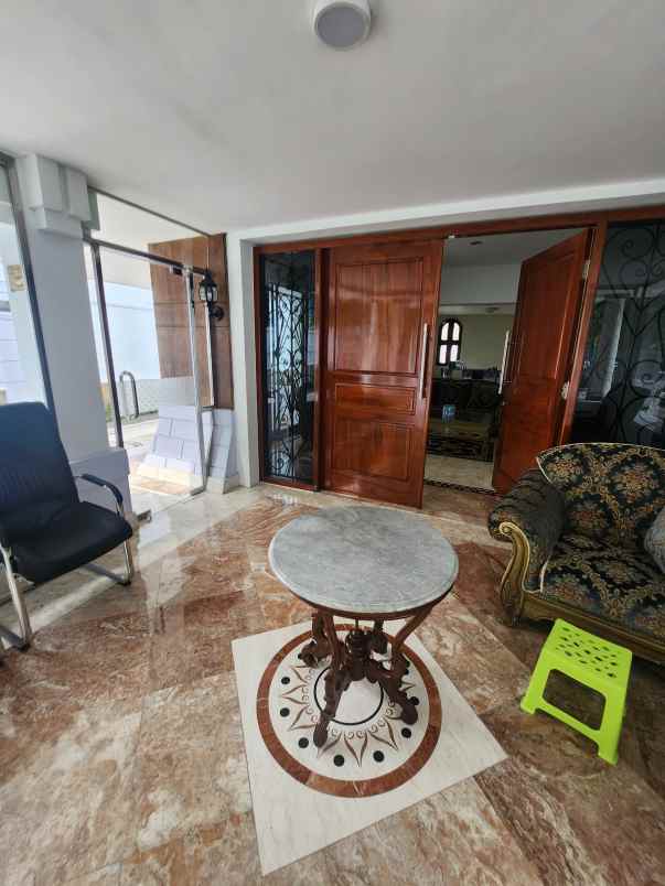 dijual rumah jalan raya darmo