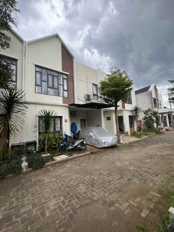 dijual rumah jalan raya parakan pondok