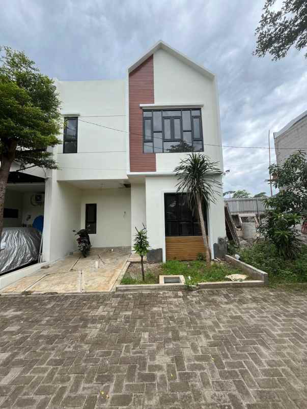 dijual rumah jalan raya parakan pondok