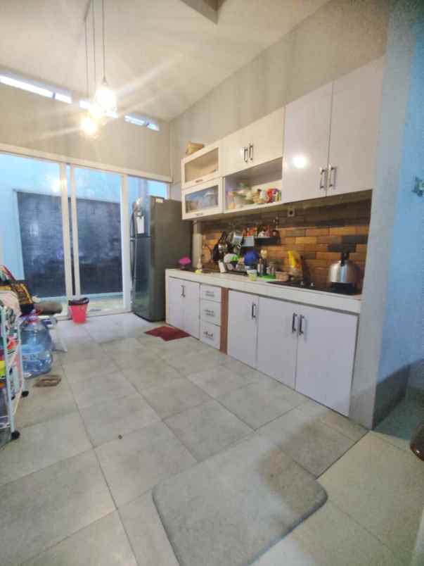 dijual rumah jalan raya serua ciputat