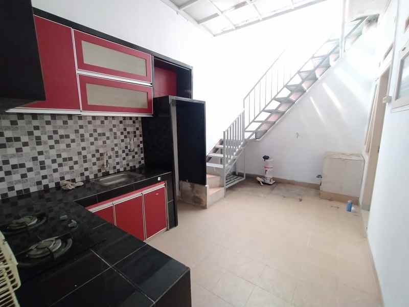 dijual rumah jalan sairin tanah baru