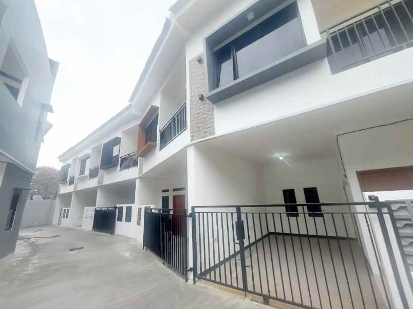 dijual rumah jalan swadaya duren sawit