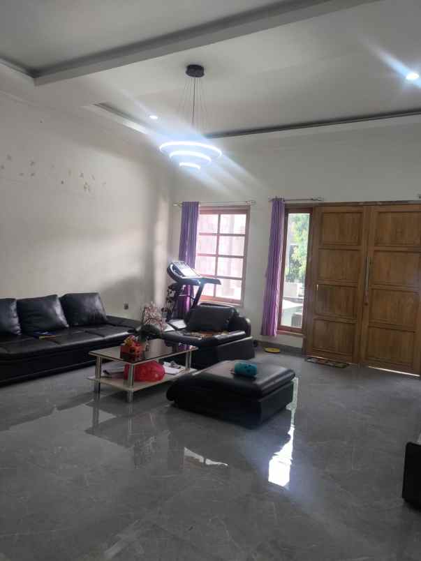 dijual rumah jalan taman pondok indah