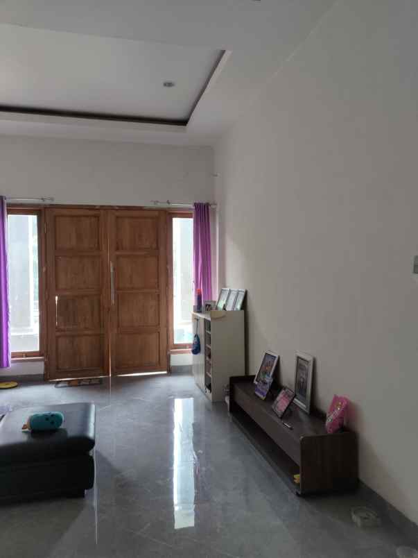 dijual rumah jalan taman pondok indah