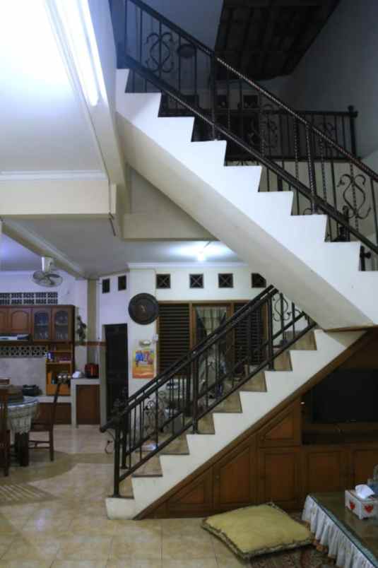 dijual rumah jalan tanjung barat