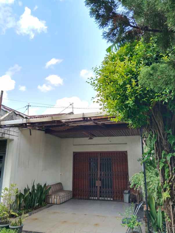 dijual rumah jalan tuanku tambusai