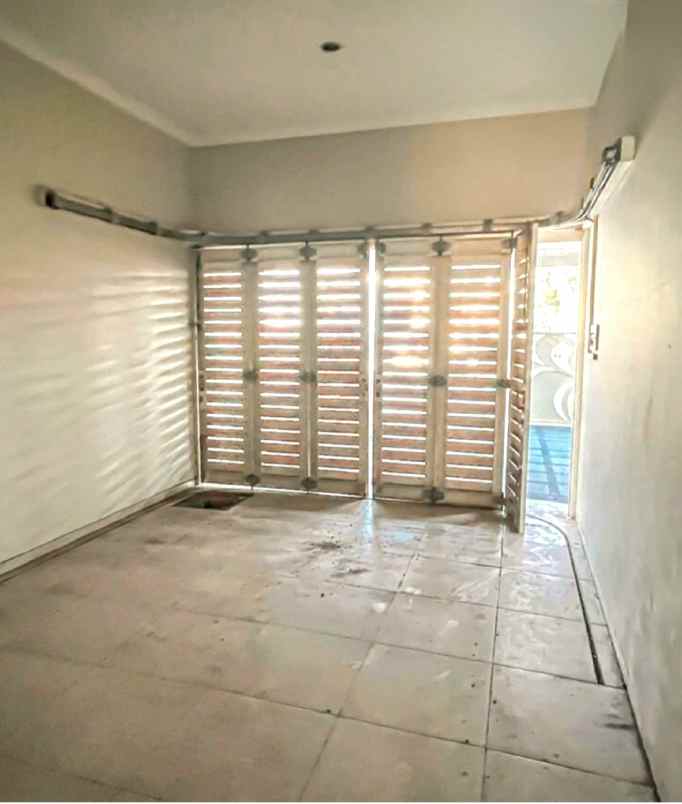 dijual rumah jalan woodland