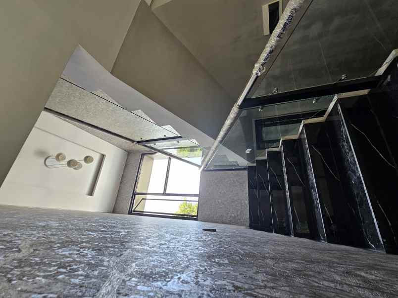 dijual rumah jalan woodland