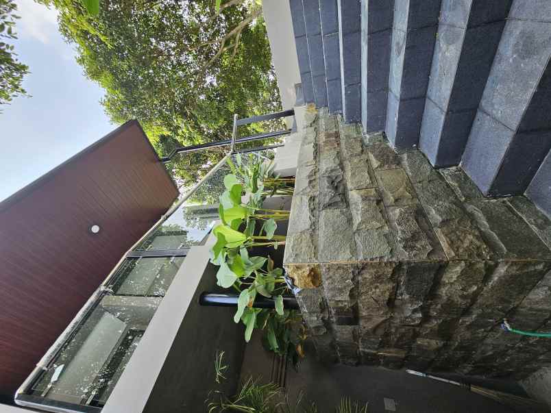 dijual rumah jalan woodland