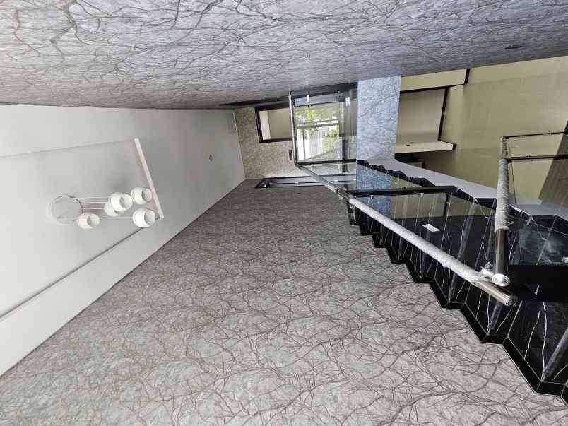 dijual rumah jalan woodland
