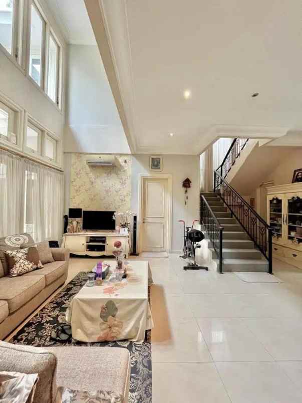 dijual rumah jemursari regency