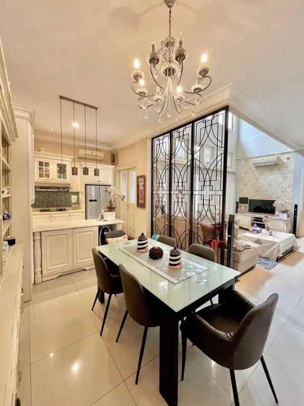 dijual rumah jemursari regency