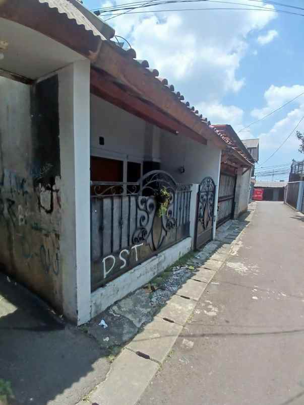 dijual rumah jl anggrek