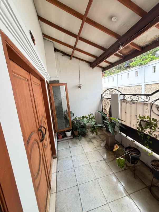 dijual rumah jl anggrek