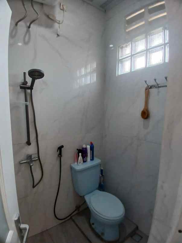 dijual rumah jl anggrek