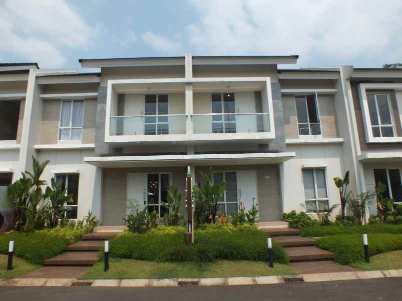 dijual rumah jl arya putra