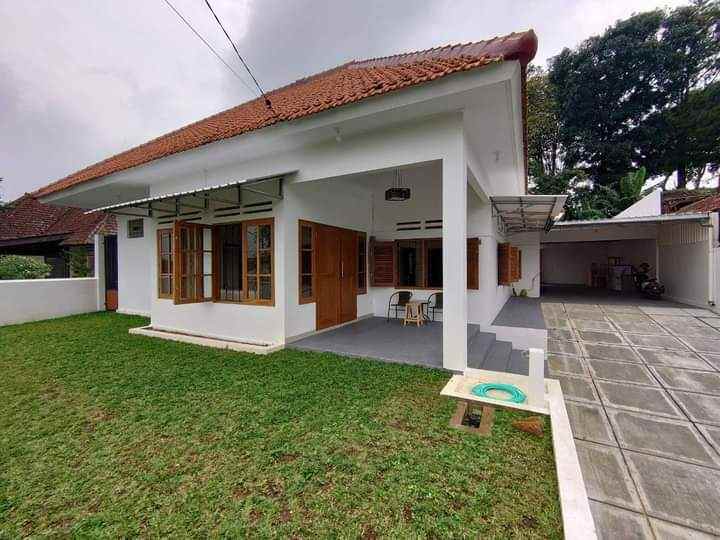 dijual rumah jl belitung baranangsiang