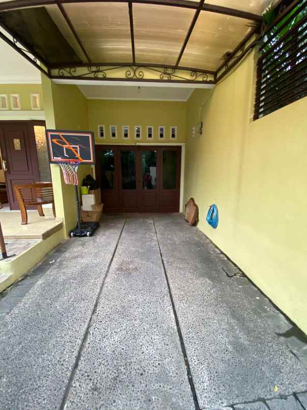 dijual rumah jl buana