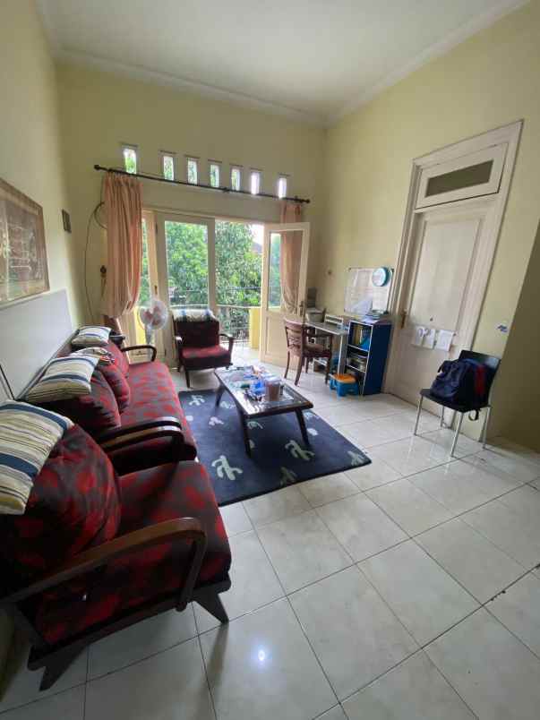 dijual rumah jl buana