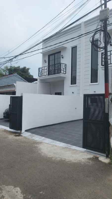 dijual rumah jl cipayung raya kec