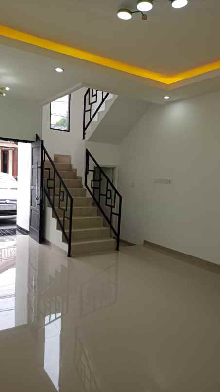 dijual rumah jl cipayung raya kec