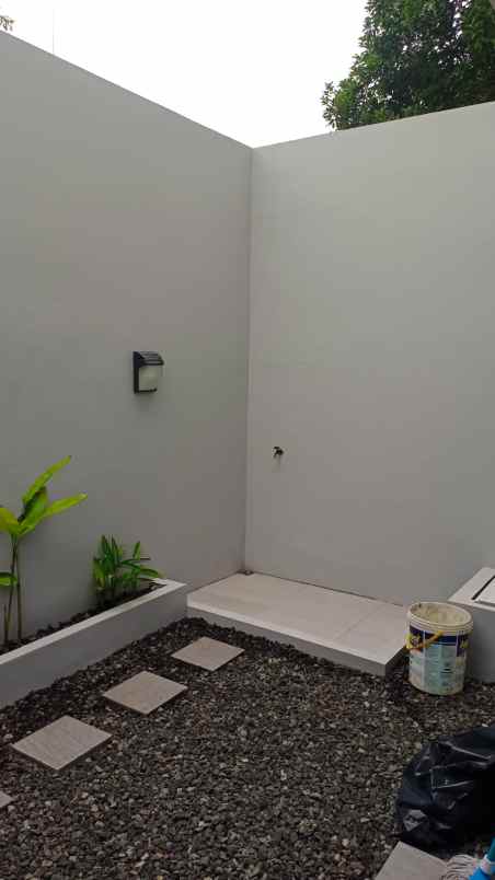 dijual rumah jl cipayung raya kec