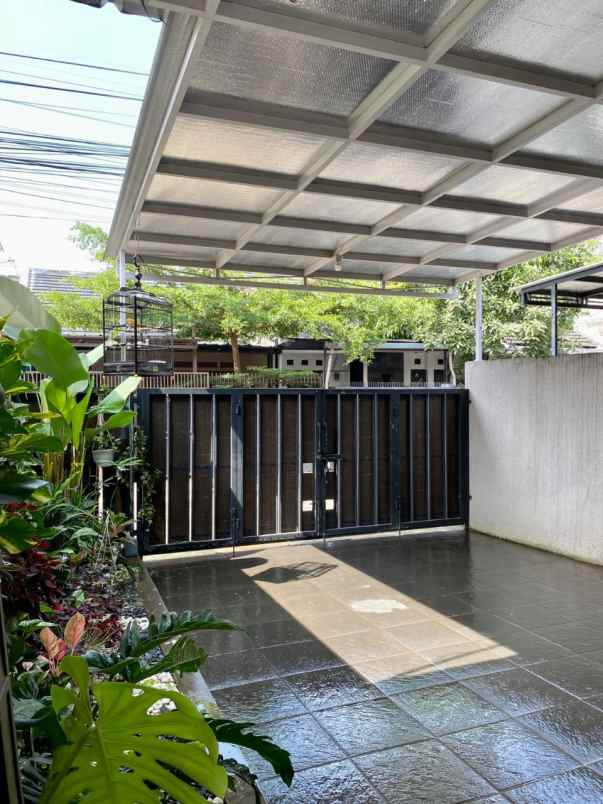 dijual rumah jl cisaranten kulon