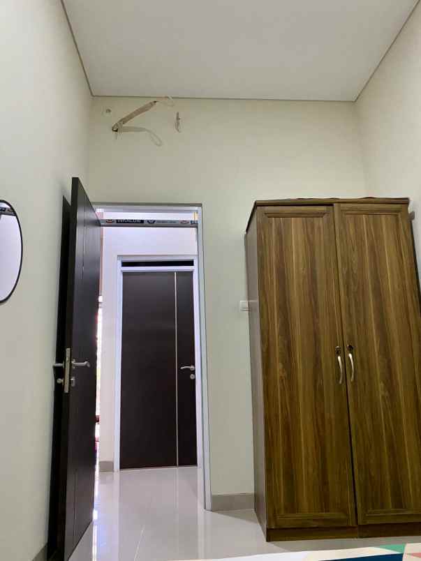 dijual rumah jl cisaranten kulon