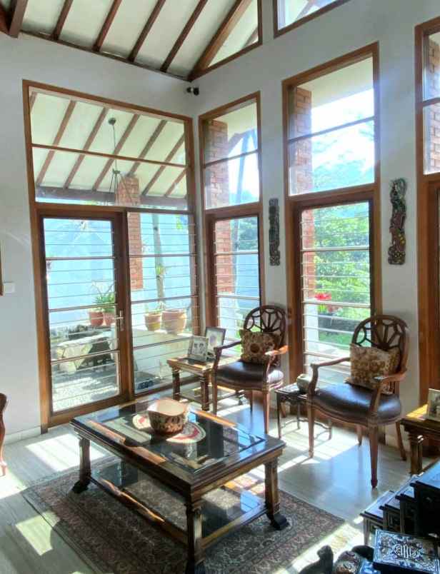 dijual rumah jl dago atas