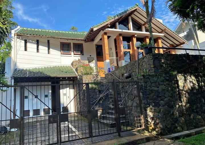 dijual rumah jl dalem wangi dago