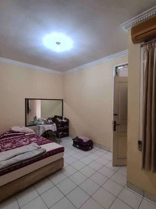 dijual rumah jl eramas 2000 pulogebang